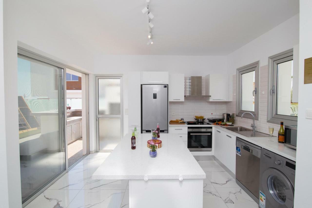 Villa Lynn Boutique Beachfront Ayia Napa Eksteriør billede