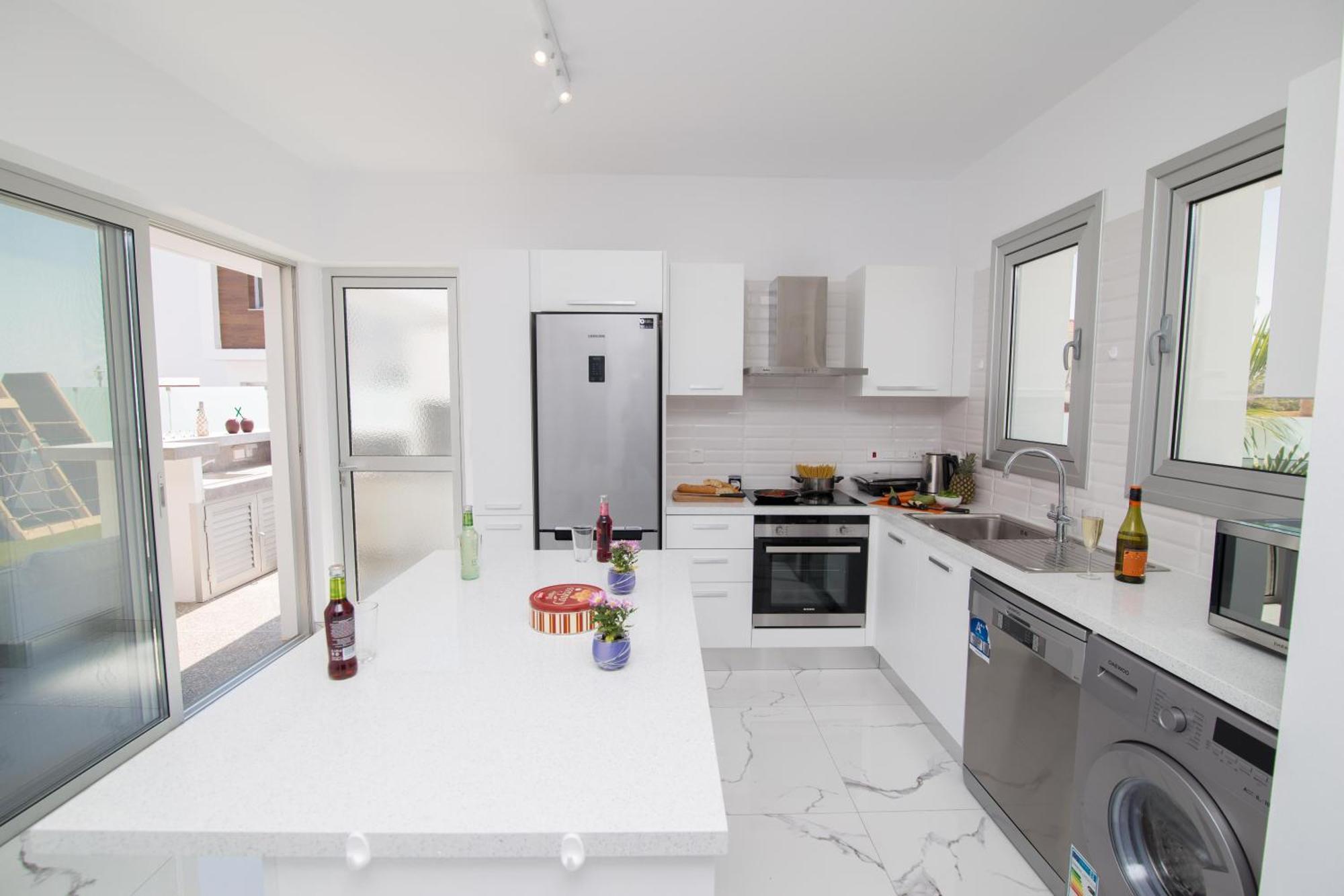 Villa Lynn Boutique Beachfront Ayia Napa Eksteriør billede